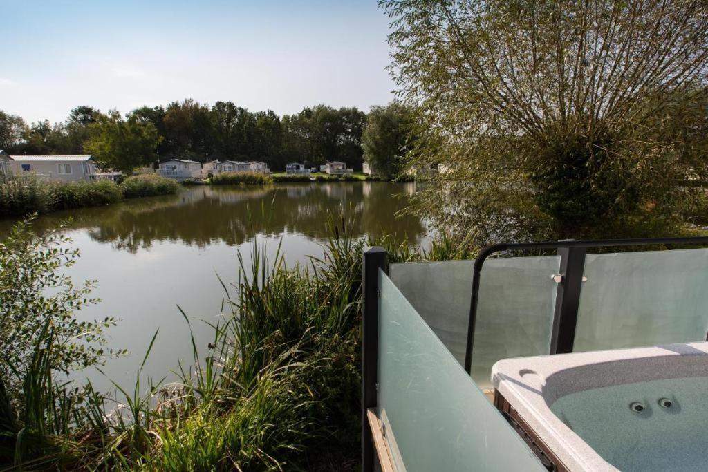 Mallard Lake เซาธ์เซอร์นีย์ ภายนอก รูปภาพ